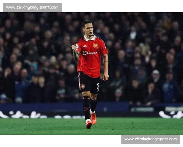 英超双雄竞逐里昂神锋!福法纳转会费或因降级缩水至 3000 万镑 英超双雄竞逐里昂神锋!福法纳转会费或因降级缩水至 3000 万镑